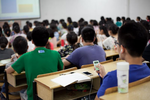 Sistema interattivo Studenti per test ed esami in aula