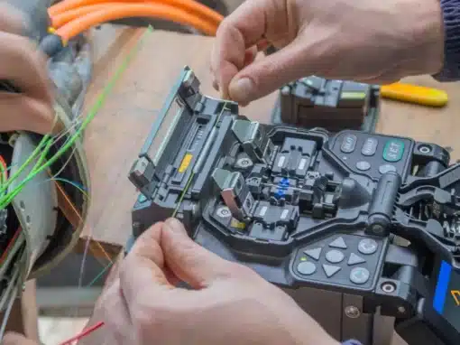 Fibra Ottica Aziendale a Roma: Soluzioni Professionali per le PMI